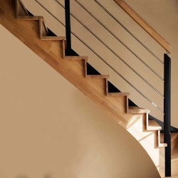 Escalier quart tournant haut à limon crémaillère bois d'un côté et poteaux bois, modèle design | Oéba
