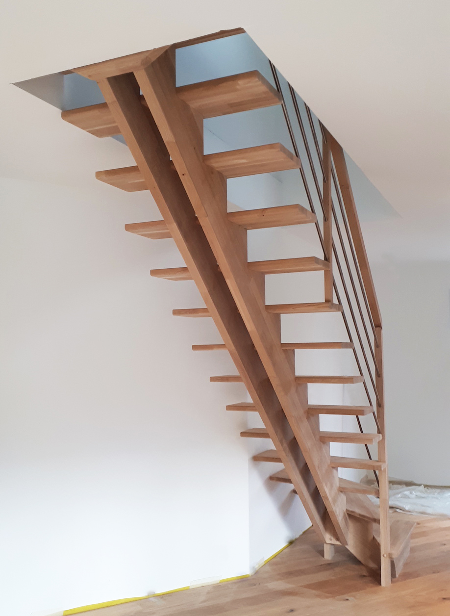 Escalier sur mesure en bois à doubles limons centrés en bois de Forme : escalier Quart tournant à gauche