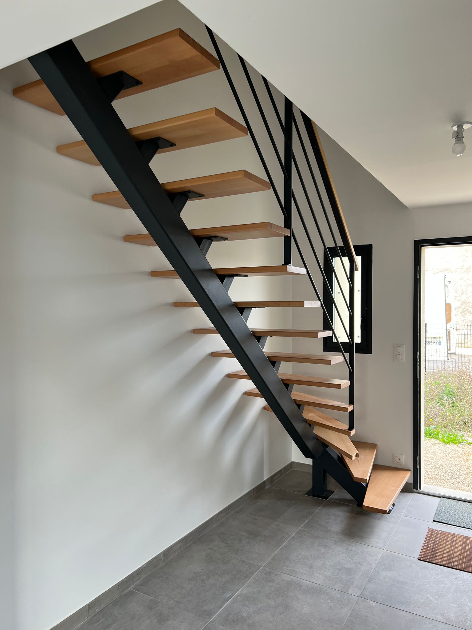 escalier sur mesure en acier et bois - OéBa Belgique